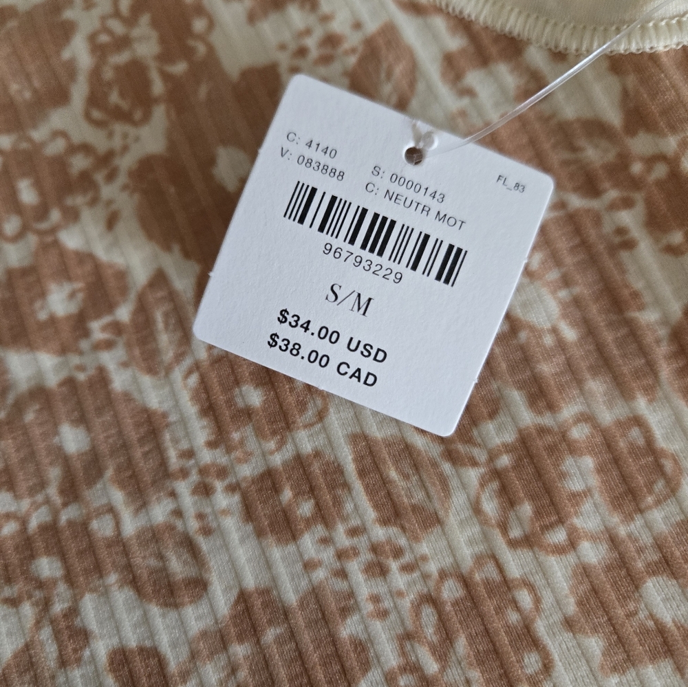 NWT Reegan Seamless Printed Ribbed Cropped Tank Top - Picture 3 of 5